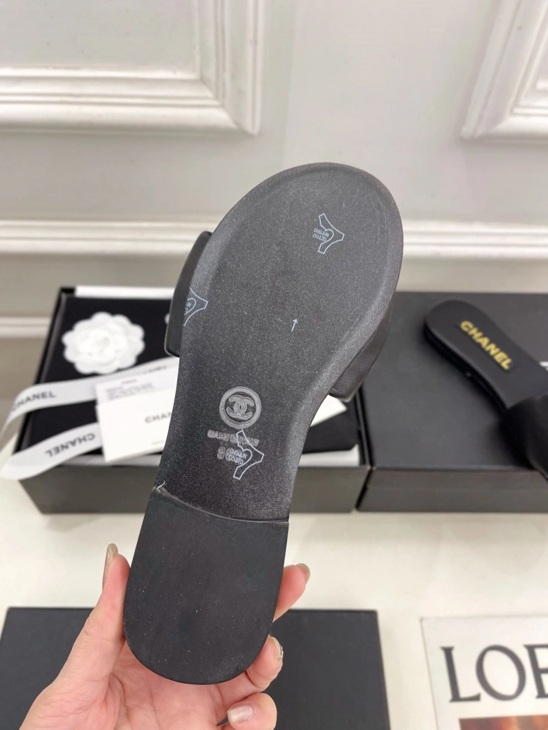 Breathable Chxnxl Slippers 119813