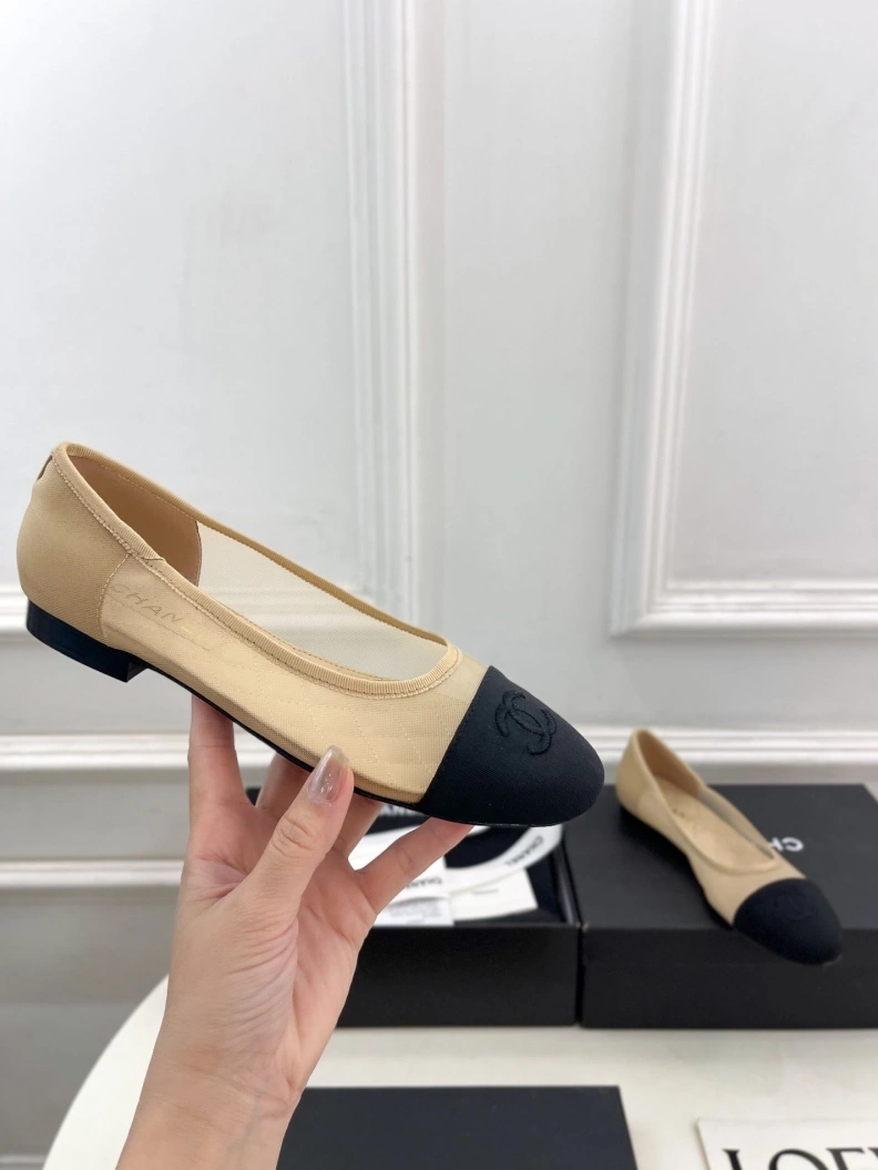 Compact Chxnxl Flat Shoes 120923