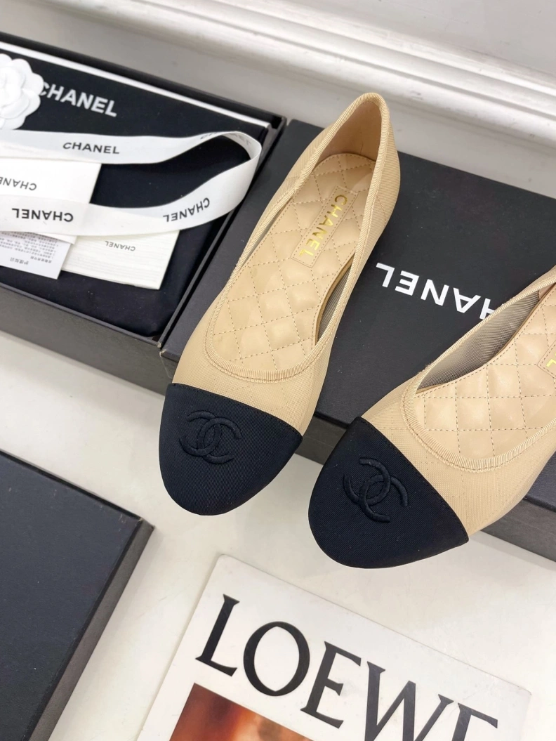 Compact Chxnxl Flat Shoes 120923