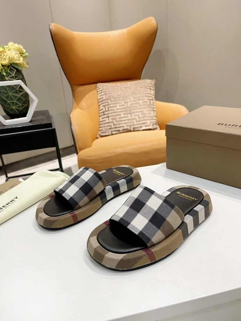 Lightweight Bxrbxrry Slippers 114848