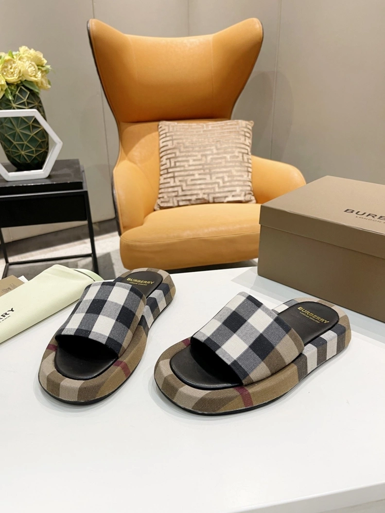 Lightweight Bxrbxrry Slippers 114848