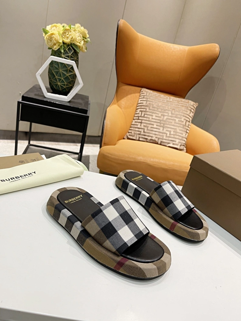 Lightweight Bxrbxrry Slippers 114848