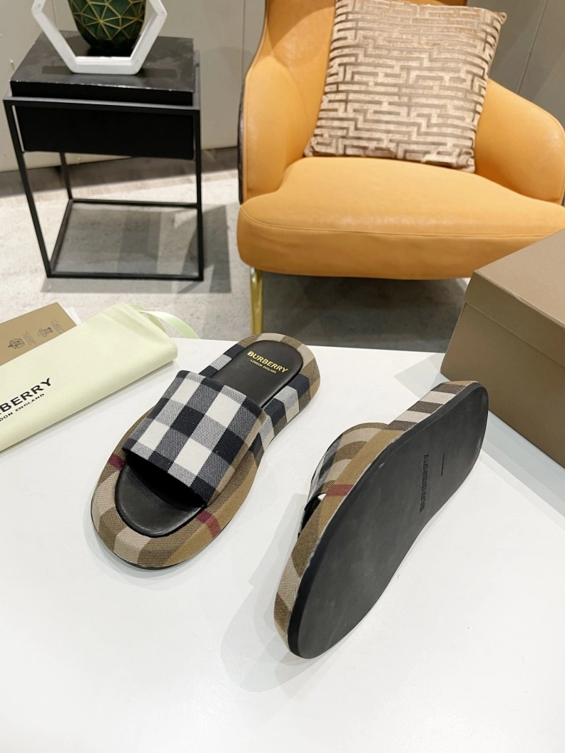 Lightweight Bxrbxrry Slippers 114848