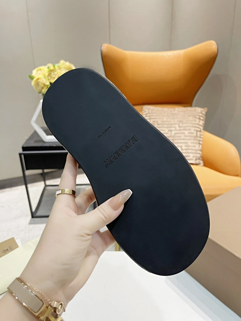 Lightweight Bxrbxrry Slippers 114848