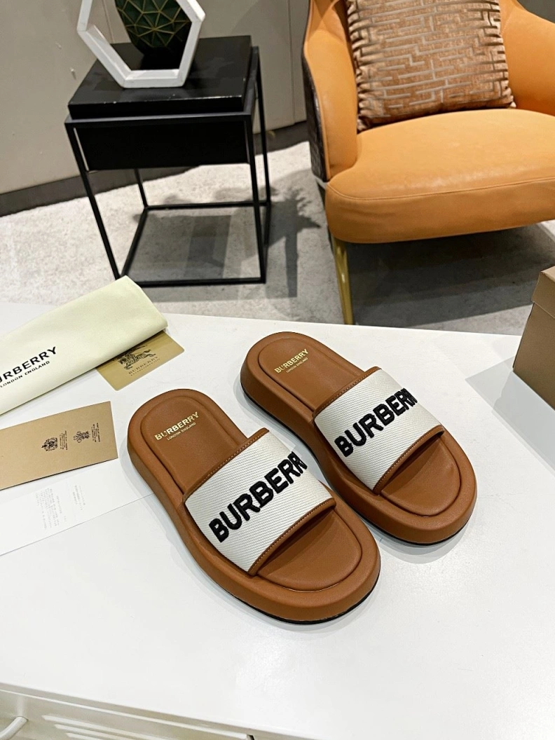 SportInspired Bxrbxrry Slippers 114847