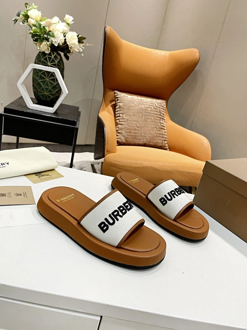 SportInspired Bxrbxrry Slippers 114847