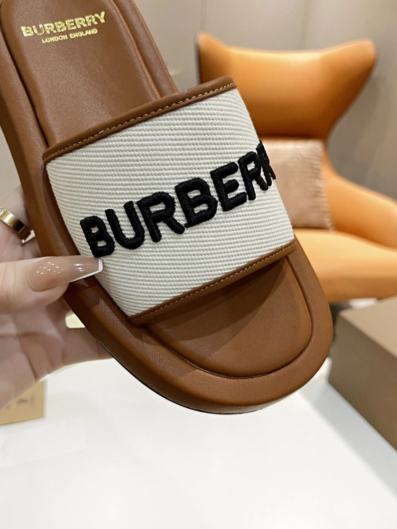SportInspired Bxrbxrry Slippers 114847