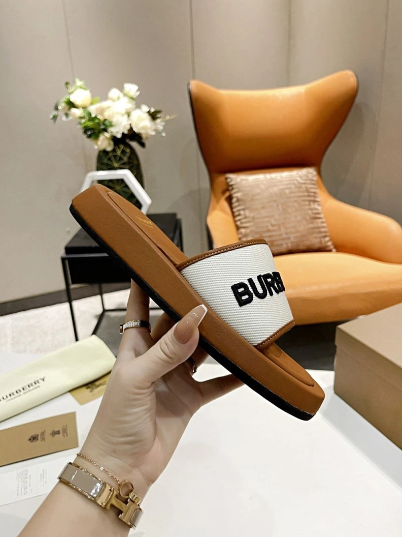 SportInspired Bxrbxrry Slippers 114847