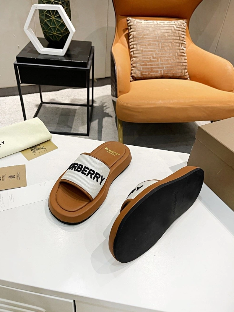 SportInspired Bxrbxrry Slippers 114847