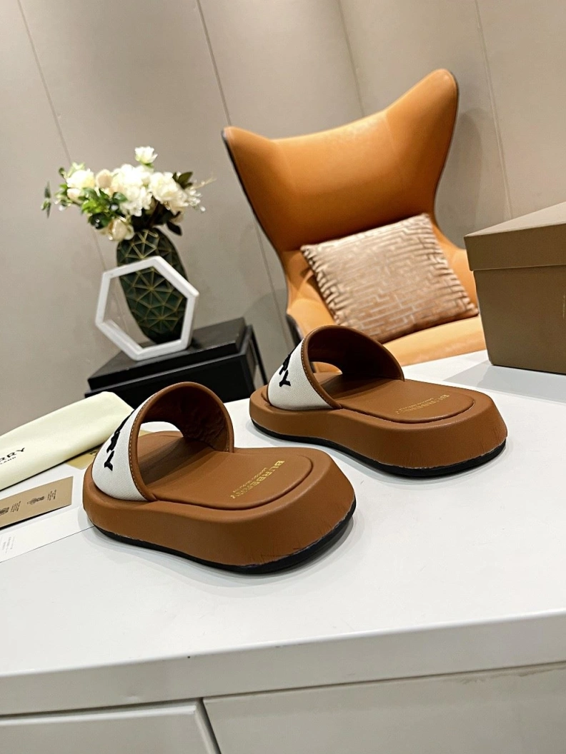 SportInspired Bxrbxrry Slippers 114847