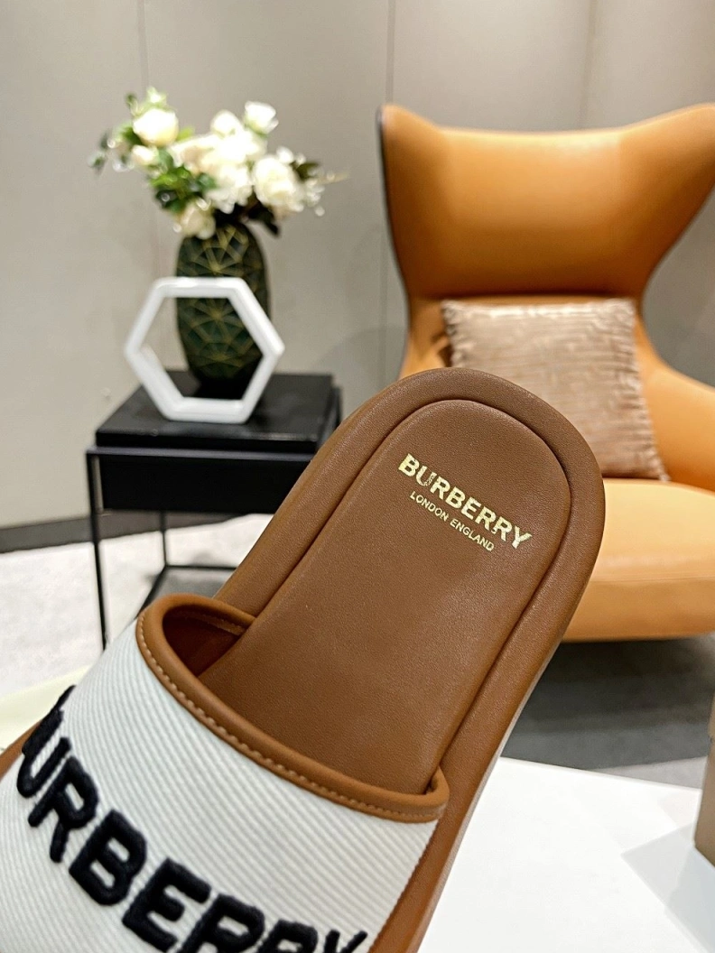 SportInspired Bxrbxrry Slippers 114847