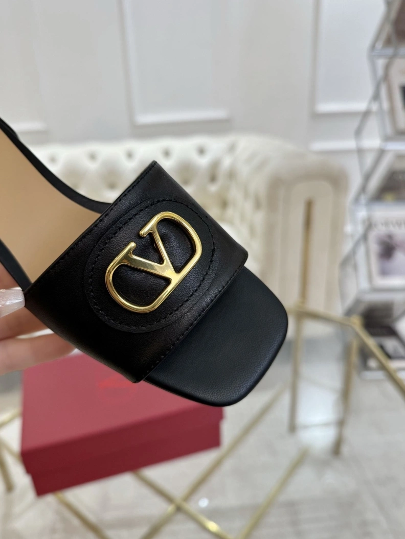 SportInspired Gxvxnchy Slippers 152852