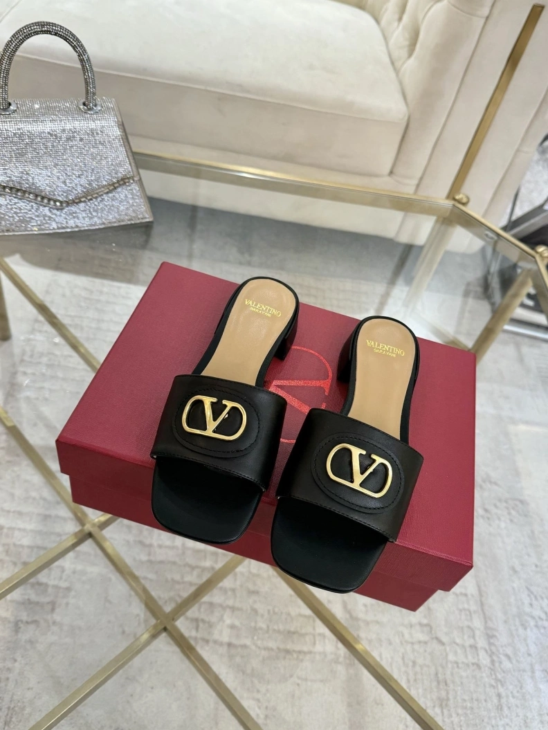 SportInspired Gxvxnchy Slippers 152852