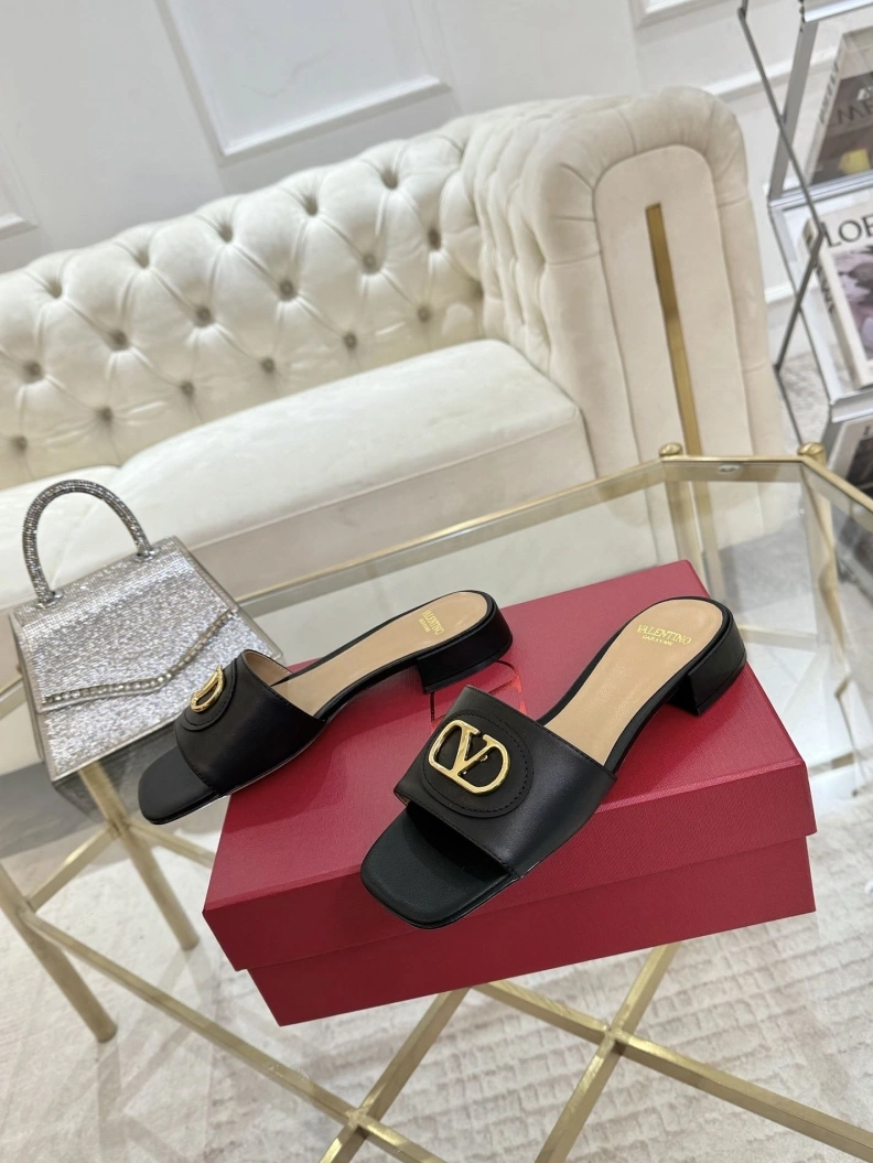 SportInspired Gxvxnchy Slippers 152852