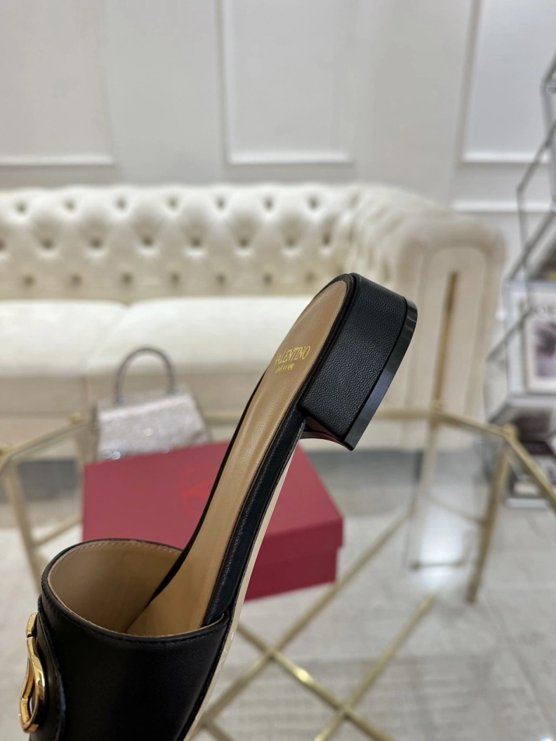 SportInspired Gxvxnchy Slippers 152852