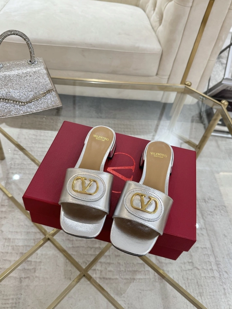 EasyMatch Gxvxnchy Slippers 152850