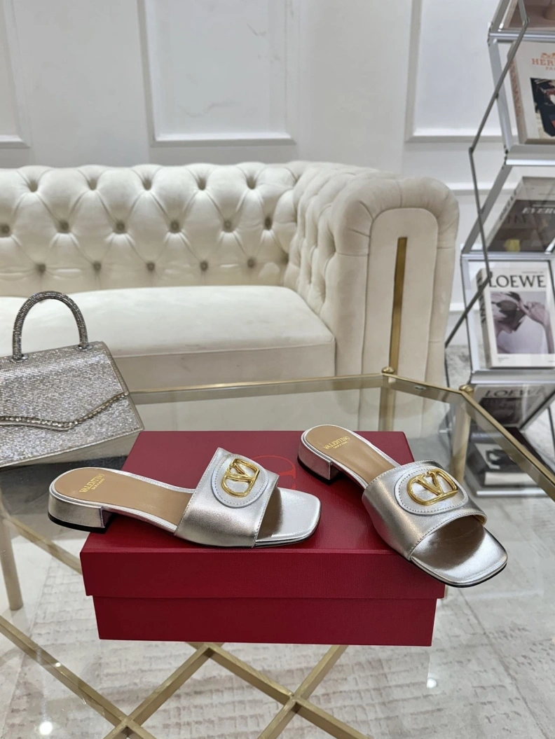 EasyMatch Gxvxnchy Slippers 152850