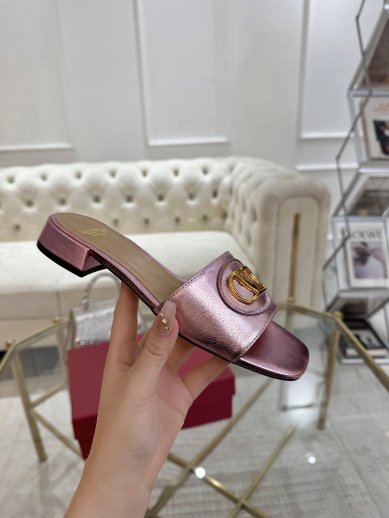 Compact Gxvxnchy Slippers 152848