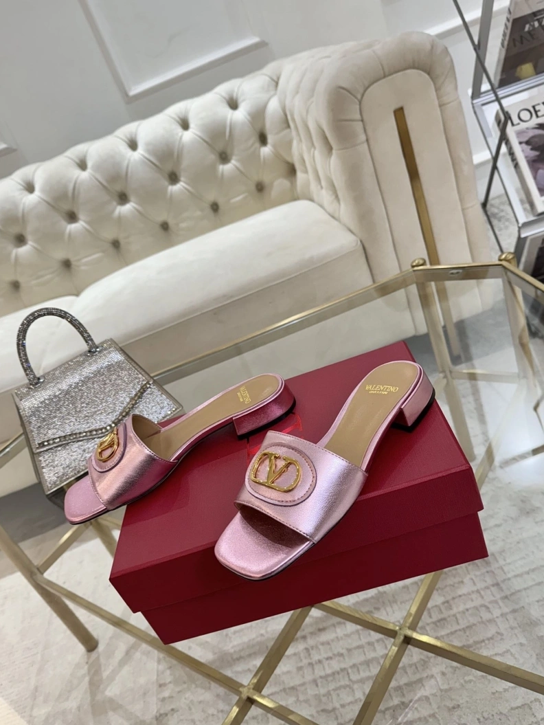 Compact Gxvxnchy Slippers 152848