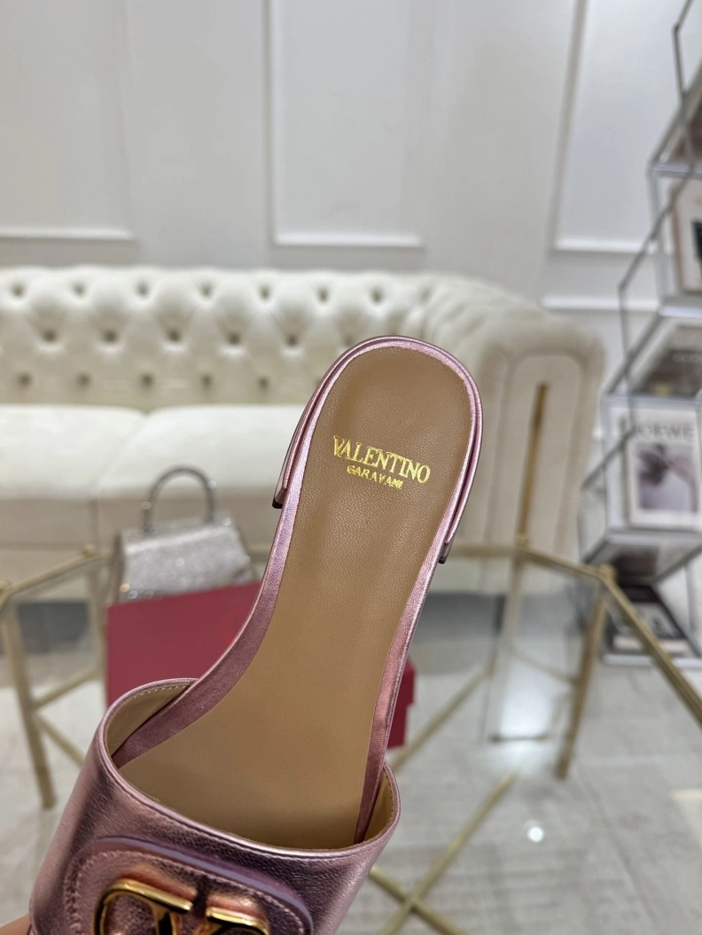 Compact Gxvxnchy Slippers 152848