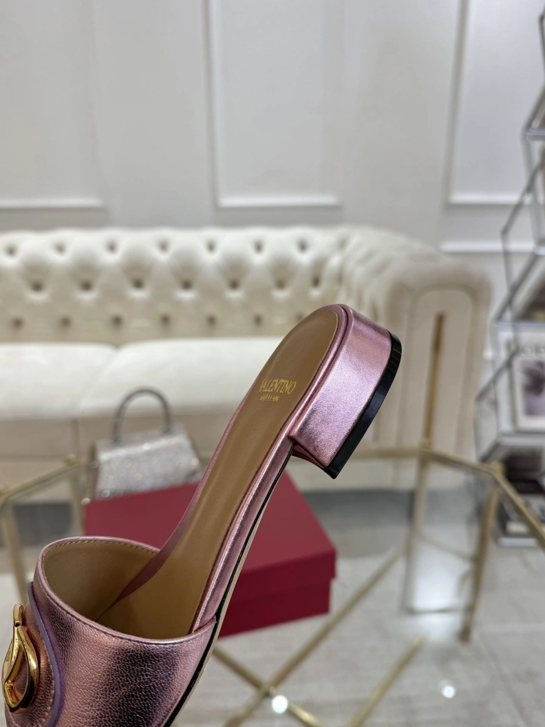 Compact Gxvxnchy Slippers 152848