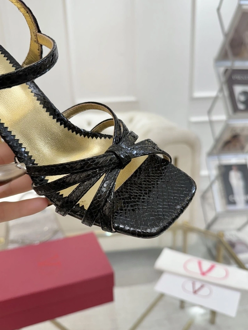 Minimalist Vxlxntino Sandals 229621
