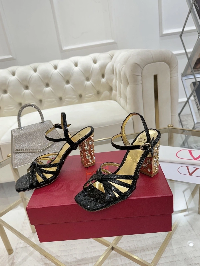 Minimalist Vxlxntino Sandals 229621