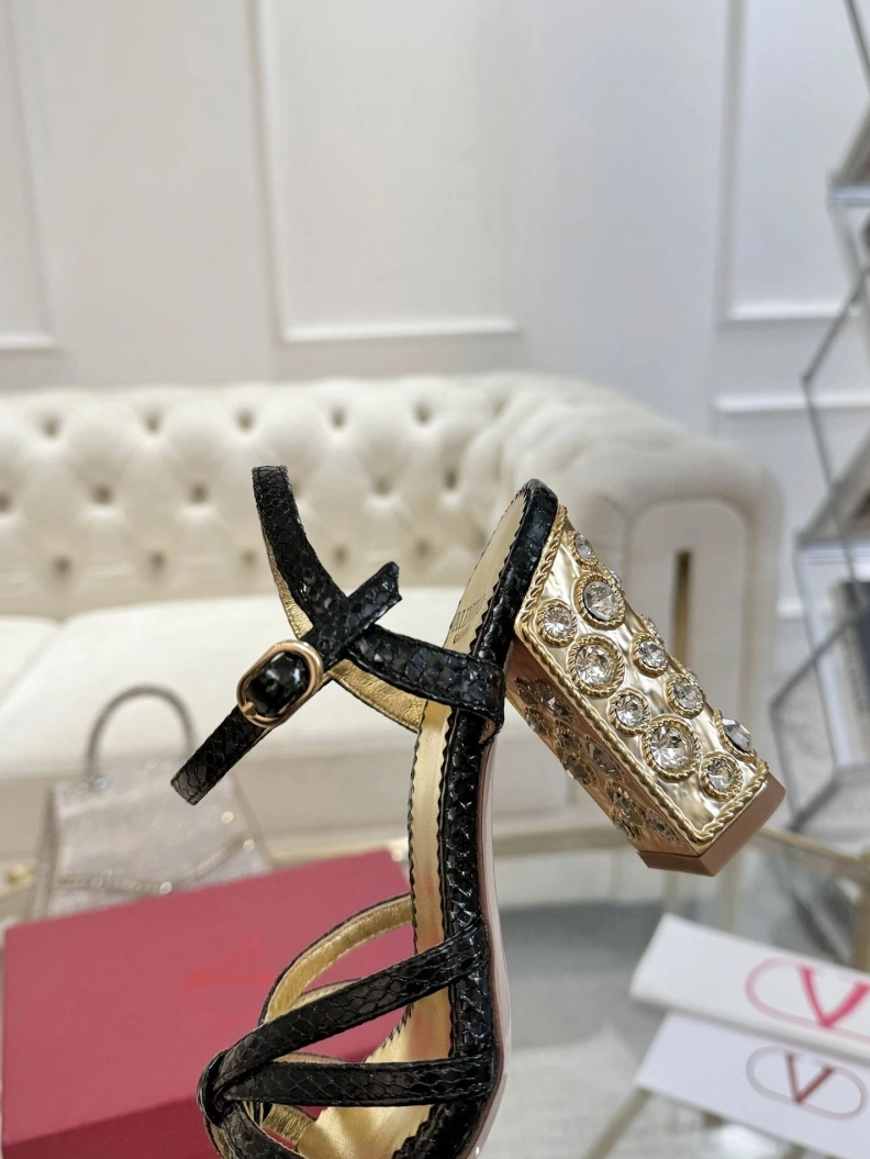 Minimalist Vxlxntino Sandals 229621