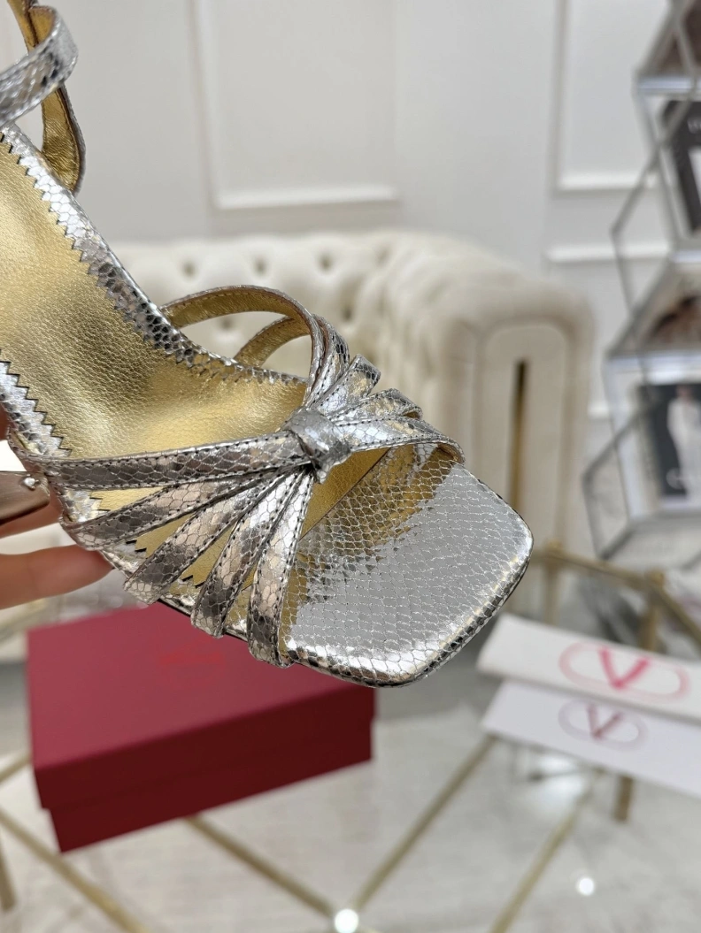 Flexible Vxlxntino Sandals 229610