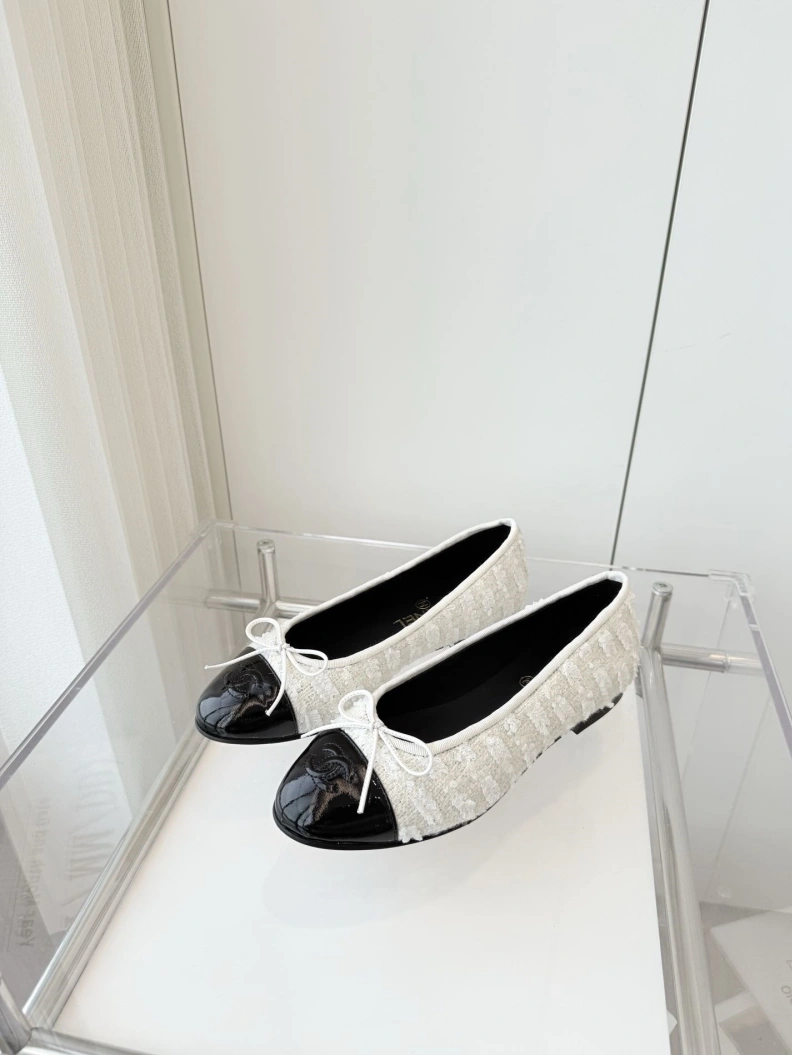 Vibrant Chxnxl Flat Shoes 120905