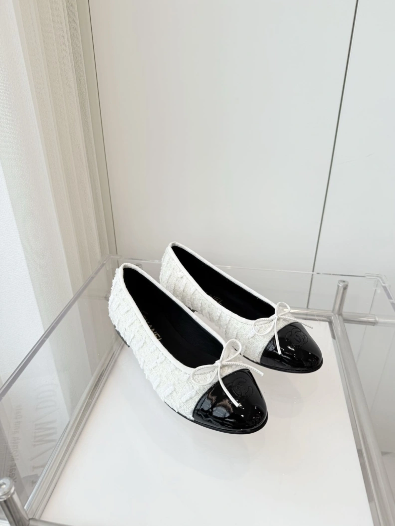Vibrant Chxnxl Flat Shoes 120905