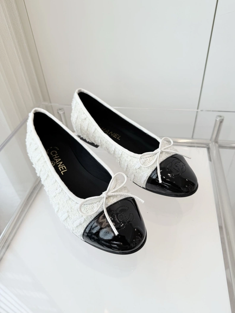 Vibrant Chxnxl Flat Shoes 120905
