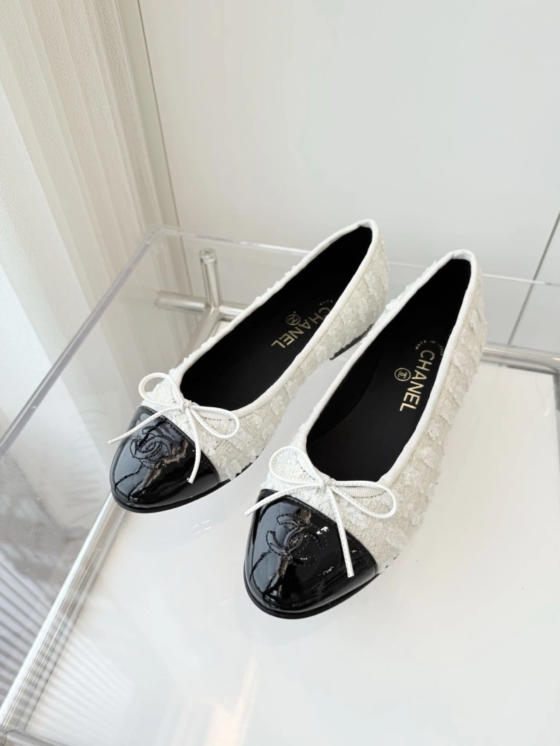 Vibrant Chxnxl Flat Shoes 120905