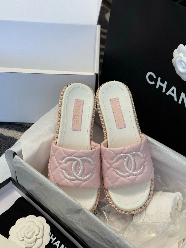 Trendsetting Chxnxl Slippers 119807