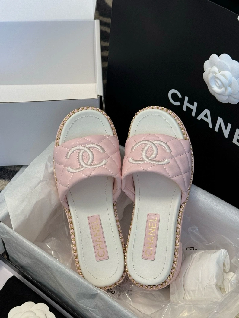 Trendsetting Chxnxl Slippers 119807