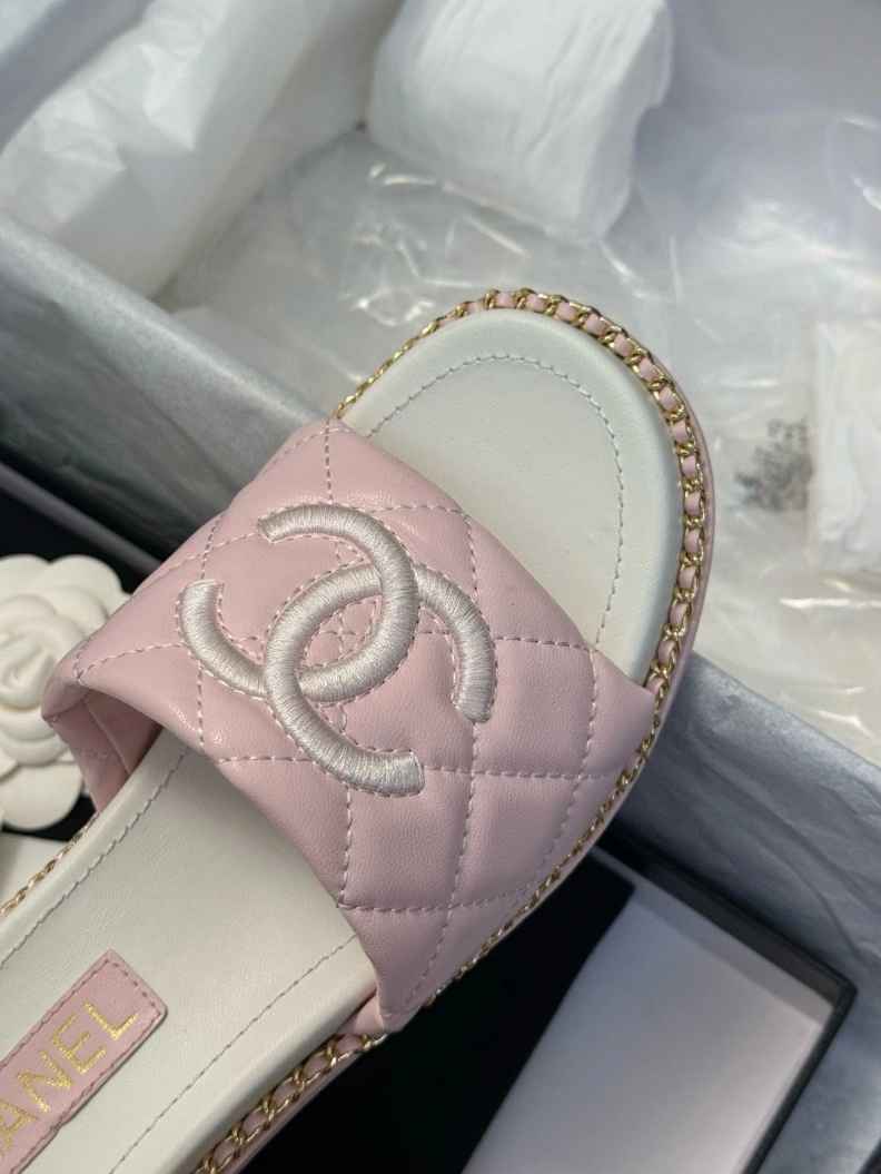 Trendsetting Chxnxl Slippers 119807