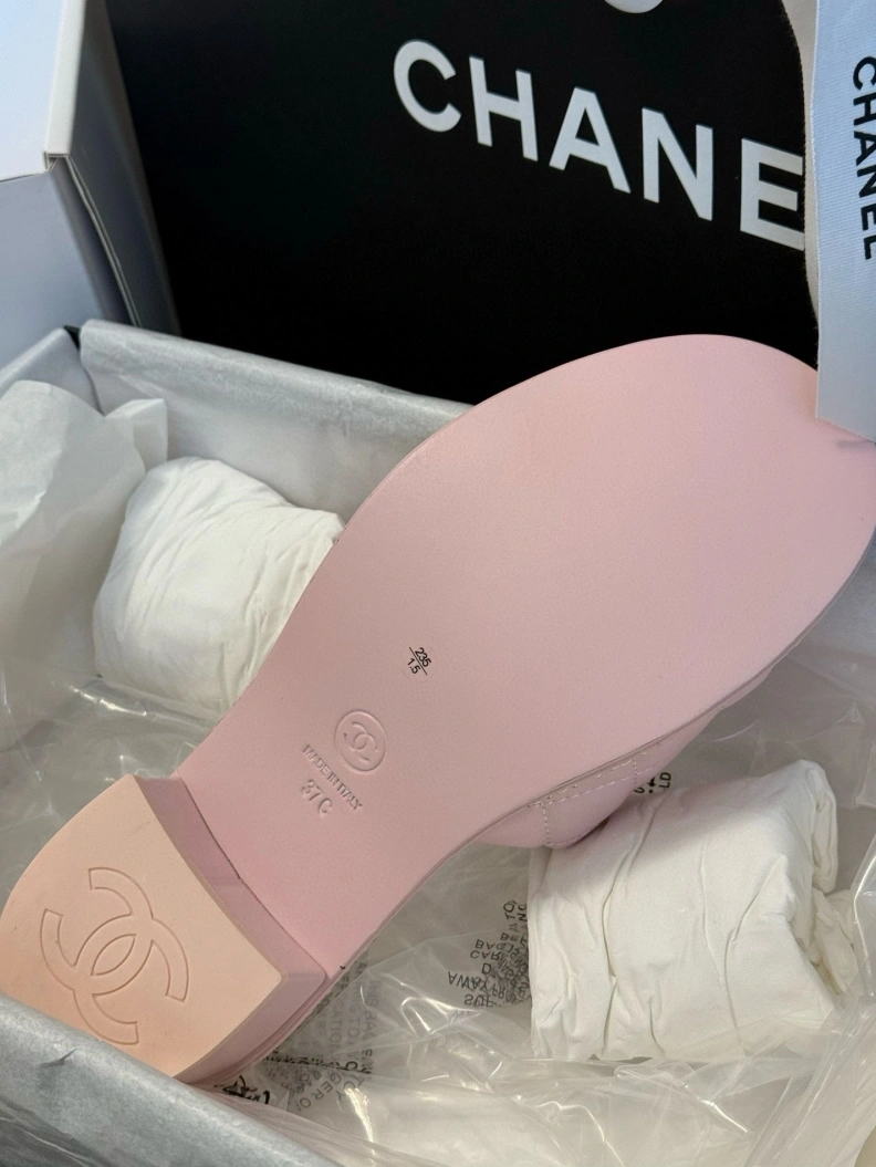 Trendsetting Chxnxl Slippers 119807