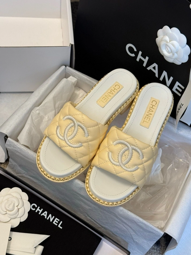 Trendy Chxnxl Slippers 119811
