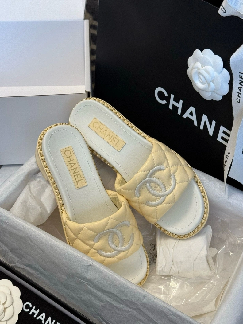 Trendy Chxnxl Slippers 119811