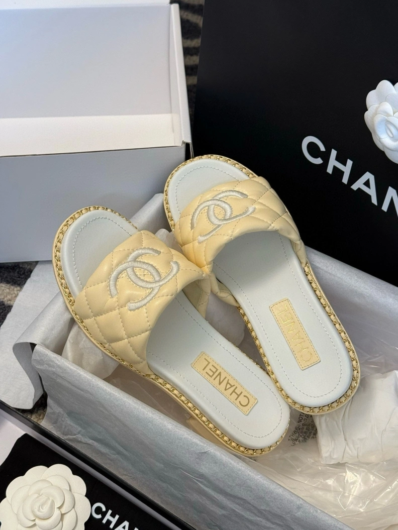 Trendy Chxnxl Slippers 119811