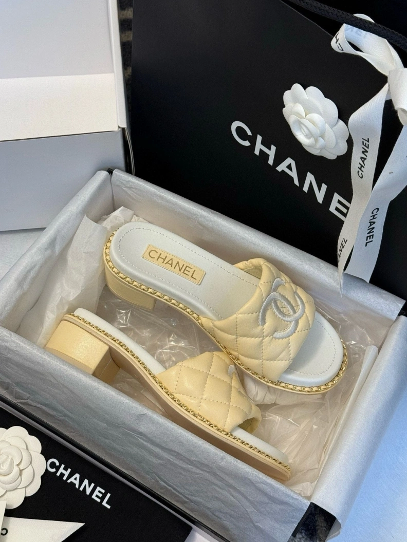 Trendy Chxnxl Slippers 119811