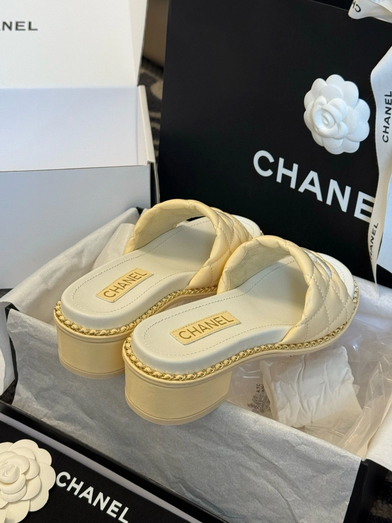 Trendy Chxnxl Slippers 119811