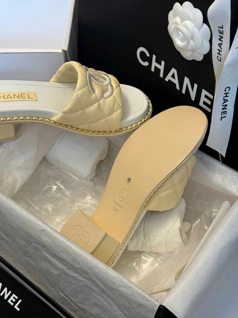 Trendy Chxnxl Slippers 119811