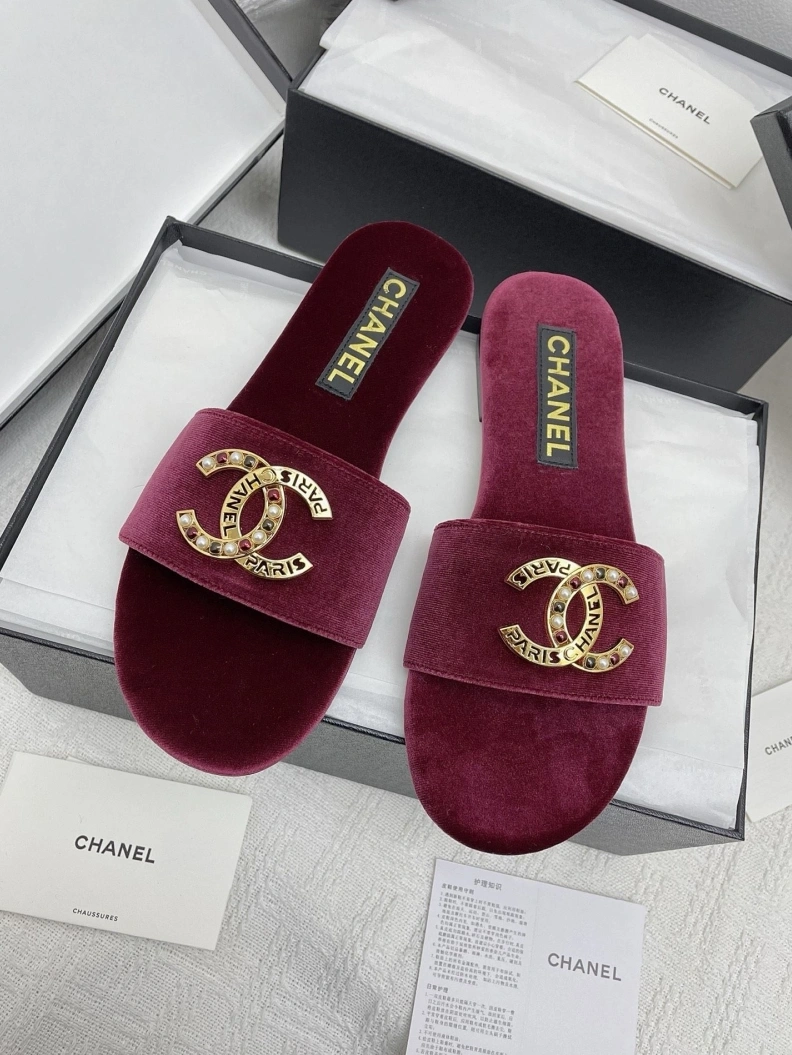 Resilient Chxnxl Slippers 119806