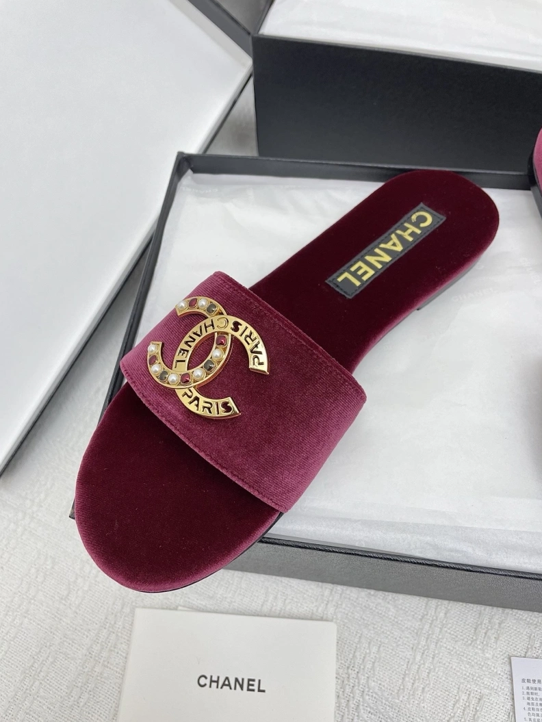 Resilient Chxnxl Slippers 119806