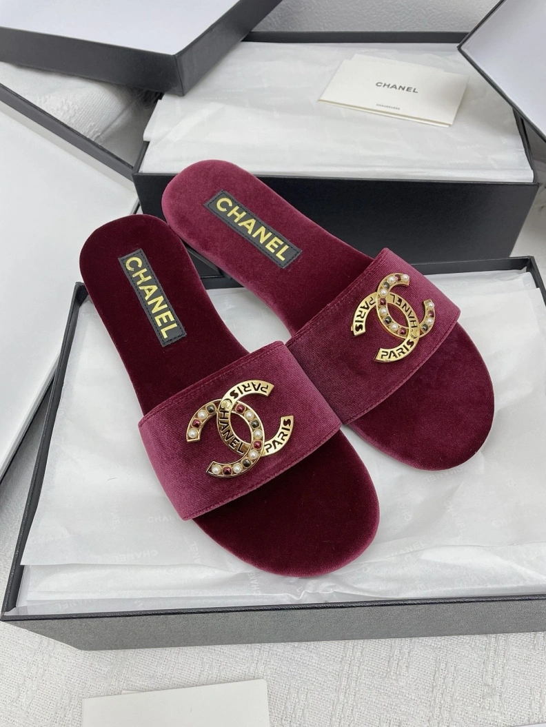 Resilient Chxnxl Slippers 119806