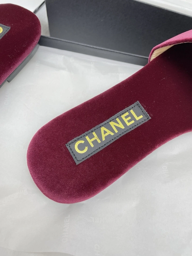 Resilient Chxnxl Slippers 119806