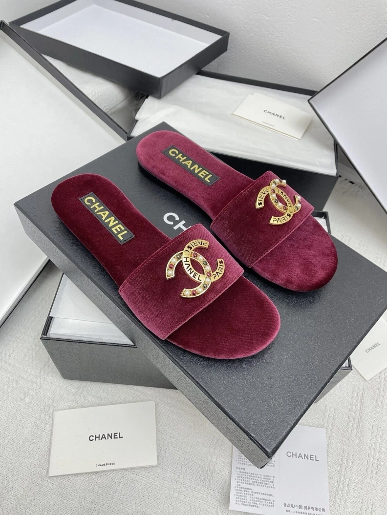 Resilient Chxnxl Slippers 119806