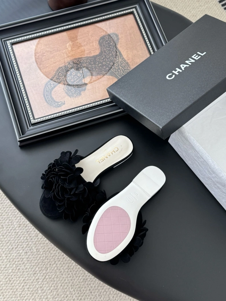 Lightweight Chxnxl Slippers 119802