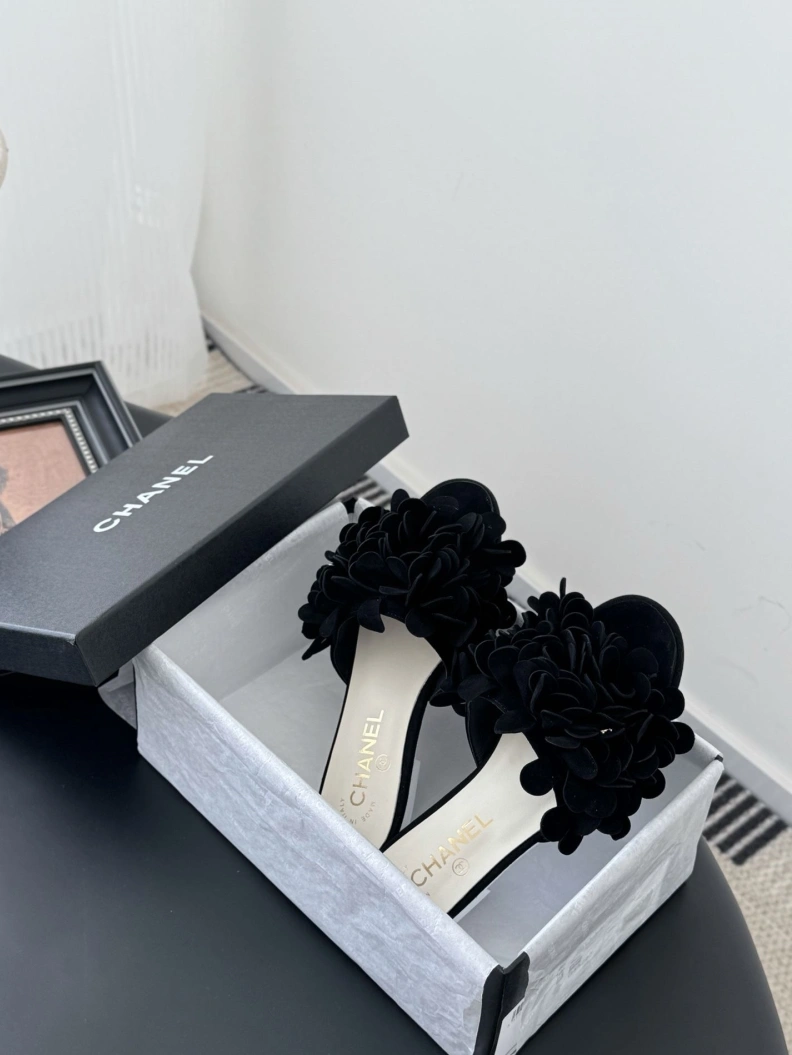 Lightweight Chxnxl Slippers 119802
